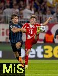 22.10.2025,  Fussball UEFA Championsleague 2025/2026: Vorrunde 3.Spieltag, FC Bayern München - Club Brügge, in der Allianz-Arena München. v.li: Björn Meijer (Club Brügge) gegen Lennart Karl (FC Bayern München)