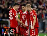 22.10.2025,  Fussball UEFA Championsleague 2025/2026: Vorrunde 3.Spieltag, FC Bayern München - Club Brügge, in der Allianz-Arena München. Torjubel v.li: Aleksandar Pavlovic (Bayern München) , Luis Diaz (FC Bayern München), Konrad Laimer (FC Bayern München)