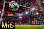 22.10.2025,  Fussball UEFA Championsleague 2025/2026: Vorrunde 3.Spieltag, FC Bayern München - Club Brügge, in der Allianz-Arena München. der Ball zappelt vor dem Netz,