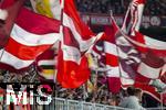 22.10.2025,  Fussball UEFA Championsleague 2025/2026: Vorrunde 3.Spieltag, FC Bayern München - Club Brügge, in der Allianz-Arena München. Bayernfans schwenken ihre Fahnen.