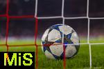 22.10.2025,  Fussball UEFA Championsleague 2025/2026: Vorrunde 3.Spieltag, FC Bayern München - Club Brügge, in der Allianz-Arena München. Der Spielball FINALE von Adidas liegt im Torraum hinter dem Tornetz.