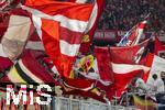 22.10.2025,  Fussball UEFA Championsleague 2025/2026: Vorrunde 3.Spieltag, FC Bayern München - Club Brügge, in der Allianz-Arena München. Bayernfans schwenken ihre Fahnen.