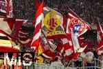 22.10.2025,  Fussball UEFA Championsleague 2025/2026: Vorrunde 3.Spieltag, FC Bayern München - Club Brügge, in der Allianz-Arena München. Bayernfans schwenken ihre Fahnen.