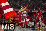 22.10.2025,  Fussball UEFA Championsleague 2025/2026: Vorrunde 3.Spieltag, FC Bayern München - Club Brügge, in der Allianz-Arena München. Bayernfans schwenken ihre Fahnen.