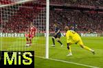 22.10.2025,  Fussball UEFA Championsleague 2025/2026: Vorrunde 3.Spieltag, FC Bayern München - Club Brügge, in der Allianz-Arena München. Torschuss Harry Kane (FC Bayern München) zum 2:0, Torwart Nordin Jackers (Club Brügge) hat keine Chance.