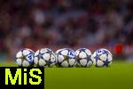 22.10.2025,  Fussball UEFA Championsleague 2025/2026: Vorrunde 3.Spieltag, FC Bayern München - Club Brügge, in der Allianz-Arena München. Der Spielball FINALE von Adidas liegt in vielfacher Menge auf dem Platz bereit zum Aufwärmen der Teams.
