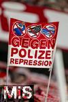 22.10.2025,  Fussball UEFA Championsleague 2025/2026: Vorrunde 3.Spieltag, FC Bayern München - Club Brügge, in der Allianz-Arena München. Bayernfans schwenken Doppelhalter: Gegen Polizei-Repression