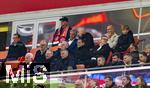 22.10.2025,  Fussball UEFA Championsleague 2025/2026: Vorrunde 3.Spieltag, FC Bayern München - Club Brügge, in der Allianz-Arena München. Ehrentribüne mit Ex-Vorstandsvorsitzender Karl-Heinz Rummenigge (FC Bayern München), Ehren-Präsident Uli Hoeneß (FC Bayern München, Hoeness), Sportvorstand Max Eberl (Bayern München), Arjen Robben, Vorstandsvorsitzender Jan-Christian Dreesen (FC Bayern München),  Präsident Herbert Hainer (FC Bayern),