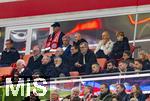 22.10.2025,  Fussball UEFA Championsleague 2025/2026: Vorrunde 3.Spieltag, FC Bayern München - Club Brügge, in der Allianz-Arena München. Ehrentribüne mit Ex-Vorstandsvorsitzender Karl-Heinz Rummenigge (FC Bayern München), Ehren-Präsident Uli Hoeneß (FC Bayern München, Hoeness), Sportvorstand Max Eberl (Bayern München), Arjen Robben, Vorstandsvorsitzender Jan-Christian Dreesen (FC Bayern München),  Präsident Herbert Hainer (FC Bayern),