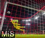 22.10.2025,  Fussball UEFA Championsleague 2025/2026: Vorrunde 3.Spieltag, FC Bayern München - Club Brügge, in der Allianz-Arena München. Torwart Nordin Jackers (Club Brügge) fliegt zum Ball