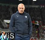 28.10.2025, Fussball DFB-Pokal 2025/2026, 2.Runde, FC Augsburg - VfL Bochum, in der WWK-Arena Augsburg.
Trainer Uwe Rösler (VfL Bochum) nachdenklich.