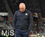 28.10.2025, Fussball DFB-Pokal 2025/2026, 2.Runde, FC Augsburg - VfL Bochum, in der WWK-Arena Augsburg.
Trainer Uwe Rösler (VfL Bochum) nachdenklich.