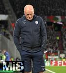 28.10.2025, Fussball DFB-Pokal 2025/2026, 2.Runde, FC Augsburg - VfL Bochum, in der WWK-Arena Augsburg.
Trainer Uwe Rösler (VfL Bochum) nachdenklich.