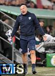 28.10.2025, Fussball DFB-Pokal 2025/2026, 2.Runde, FC Augsburg - VfL Bochum, in der WWK-Arena Augsburg.
Trainer Uwe Rösler (VfL Bochum) ratlos.