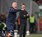 28.10.2025, Fussball DFB-Pokal 2025/2026, 2.Runde, FC Augsburg - VfL Bochum, in der WWK-Arena Augsburg.
Trainer Uwe Rösler (VfL Bochum) gestikuliert.