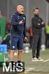 28.10.2025, Fussball DFB-Pokal 2025/2026, 2.Runde, FC Augsburg - VfL Bochum, in der WWK-Arena Augsburg.
Trainer Uwe Rösler (VfL Bochum) gestikuliert.