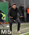 28.10.2025, Fussball DFB-Pokal 2025/2026, 2.Runde, FC Augsburg - VfL Bochum, in der WWK-Arena Augsburg.
Trainer Sandro Wagner (FC Augsburg) gestikuliert