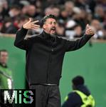 28.10.2025, Fussball DFB-Pokal 2025/2026, 2.Runde, FC Augsburg - VfL Bochum, in der WWK-Arena Augsburg.
Trainer Sandro Wagner (FC Augsburg) ist unzufrieden