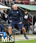 28.10.2025, Fussball DFB-Pokal 2025/2026, 2.Runde, FC Augsburg - VfL Bochum, in der WWK-Arena Augsburg.
Trainer Uwe Rösler (VfL Bochum) ist unzufrieden