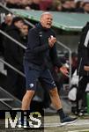 28.10.2025, Fussball DFB-Pokal 2025/2026, 2.Runde, FC Augsburg - VfL Bochum, in der WWK-Arena Augsburg.
Trainer Uwe Rösler (VfL Bochum) in Rage.