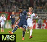 28.10.2025, Fussball DFB-Pokal 2025/2026, 2.Runde, FC Augsburg - VfL Bochum, in der WWK-Arena Augsburg.
Farid Alfa-Ruprecht (VfL Bochum) setzt sich durch,