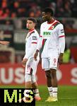 28.10.2025, Fussball DFB-Pokal 2025/2026, 2.Runde, FC Augsburg - VfL Bochum, in der WWK-Arena Augsburg.
v.l.  Ismael Seifallah Gharbi (FC Augsburg) und Samuel Emmanuel Essende Mbongu (FC Augsburg) sind enttäuscht