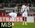 28.10.2025, Fussball DFB-Pokal 2025/2026, 2.Runde, FC Augsburg - VfL Bochum, in der WWK-Arena Augsburg.
v.l.  Ismael Seifallah Gharbi (FC Augsburg) undSamuel Emmanuel Essende Mbongu (FC Augsburg)  sind enttäuscht