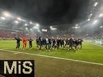 28.10.2025, Fussball DFB-Pokal 2025/2026, 2.Runde, FC Augsburg - VfL Bochum, in der WWK-Arena Augsburg.
Die Bochumer feiern nach dem Spiel.