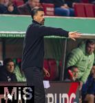 28.10.2025, Fussball DFB-Pokal 2025/2026, 2.Runde, FC Augsburg - VfL Bochum, in der WWK-Arena Augsburg. Trainer Sandro Wagner (FC Augsburg) an der Seitenlinie.