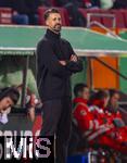 28.10.2025, Fussball DFB-Pokal 2025/2026, 2.Runde, FC Augsburg - VfL Bochum, in der WWK-Arena Augsburg. Trainer Sandro Wagner (FC Augsburg) an der Seitenlinie.