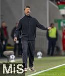 28.10.2025, Fussball DFB-Pokal 2025/2026, 2.Runde, FC Augsburg - VfL Bochum, in der WWK-Arena Augsburg. Trainer Sandro Wagner (FC Augsburg) an der Seitenlinie.