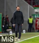 28.10.2025, Fussball DFB-Pokal 2025/2026, 2.Runde, FC Augsburg - VfL Bochum, in der WWK-Arena Augsburg. Trainer Sandro Wagner (FC Augsburg) an der Seitenlinie.