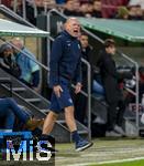 28.10.2025, Fussball DFB-Pokal 2025/2026, 2.Runde, FC Augsburg - VfL Bochum, in der WWK-Arena Augsburg.  Trainer Uwe Rösler (VfL Bochum) in Rage