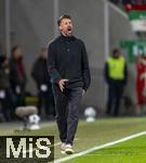 28.10.2025, Fussball DFB-Pokal 2025/2026, 2.Runde, FC Augsburg - VfL Bochum, in der WWK-Arena Augsburg. Trainer Sandro Wagner (FC Augsburg) an der Seitenlinie.