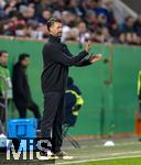 28.10.2025, Fussball DFB-Pokal 2025/2026, 2.Runde, FC Augsburg - VfL Bochum, in der WWK-Arena Augsburg. Trainer Sandro Wagner (FC Augsburg) an der Seitenlinie.