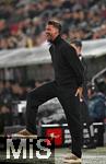 31.10.2025, Fussball 1. Bundesliga 2025/2026, 9.Spieltag, FC Augsburg - Borussia Dortmund, in der WWK-Arena Augsburg. Trainer Sandro Wagner (FC Augsburg) schreit