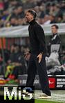 31.10.2025, Fussball 1. Bundesliga 2025/2026, 9.Spieltag, FC Augsburg - Borussia Dortmund, in der WWK-Arena Augsburg. Trainer Sandro Wagner (FC Augsburg) ist sauer.