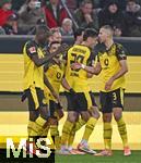31.10.2025, Fussball 1. Bundesliga 2025/2026, 9.Spieltag, FC Augsburg - Borussia Dortmund, in der WWK-Arena Augsburg. v.l. Serhou Yadaly Guirassy (Borussia Dortmund) und Waldemar Anton (Borussia Dortmund) jubeln.