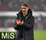31.10.2025, Fussball 1. Bundesliga 2025/2026, 9.Spieltag, FC Augsburg - Borussia Dortmund, in der WWK-Arena Augsburg. Trainer Niko Kovac (Borussia Dortmund) bedakt sich bei den Fans
 

