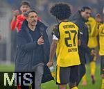31.10.2025, Fussball 1. Bundesliga 2025/2026, 9.Spieltag, FC Augsburg - Borussia Dortmund, in der WWK-Arena Augsburg. v.l. Trainer Niko Kovac (Borussia Dortmund) bedankt sich bei Karim Adeyemi (Borussia Dortmund) 
 

