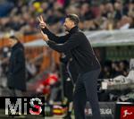 31.10.2025, Fussball 1. Bundesliga 2025/2026, 9.Spieltag, FC Augsburg - Borussia Dortmund, in der WWK-Arena Augsburg. Trainer Sandro Wagner (FC Augsburg) in Rage  