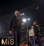 31.10.2025, Fussball 1. Bundesliga 2025/2026, 9.Spieltag, FC Augsburg - Borussia Dortmund, in der WWK-Arena Augsburg. Trainer Sandro Wagner (FC Augsburg) im Stadion 
