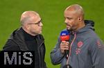 01.11.2025, Fussball Bundesliga 2025/2026, 9.Spieltag, FC Bayern Mnchen - Bayer Leverkusen, in der Allianz-Arena Mnchen, v.l. Patrick Wasserziehr (Deutschland) interviewt Trainer Vincent Kompany (FC Bayern Mnchen) 


