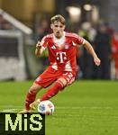 01.11.2025, Fussball Bundesliga 2025/2026, 9.Spieltag, FC Bayern Mnchen - Bayer Leverkusen, in der Allianz-Arena Mnchen, Lennart Karl (FC Bayern Mnchen) am Ball.


