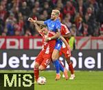 01.11.2025, Fussball Bundesliga 2025/2026, 9.Spieltag, FC Bayern Mnchen - Bayer Leverkusen, in der Allianz-Arena Mnchen, v.l. Joshua Kimmich (FC Bayern Mnchen) gegen Robert Andrich (Leverkusen) 

