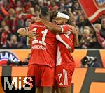 01.11.2025, Fussball Bundesliga 2025/2026, 9.Spieltag, FC Bayern Mnchen - Bayer Leverkusen, in der Allianz-Arena Mnchen, 
Torjubel v.l. Nicolas Jackson (FC Bayern Mnchen), Serge Gnabry (FC Bayern Mnchen)  und Tom Bischof (Bayern Mnchen) 

