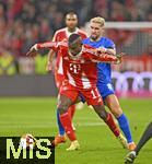 01.11.2025, Fussball Bundesliga 2025/2026, 9.Spieltag, FC Bayern Mnchen - Bayer Leverkusen, in der Allianz-Arena Mnchen, v.l. Nicolas Jackson (FC Bayern Mnchen) gegen Robert Andrich (Leverkusen) 


