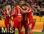 01.11.2025, Fussball Bundesliga 2025/2026, 9.Spieltag, FC Bayern Mnchen - Bayer Leverkusen, in der Allianz-Arena Mnchen, Torjubel Raphael Guerreiro (FC Bayern Mnchen), Nicolas Jackson (FC Bayern Mnchen), Jonathan Tah (FC Bayern Mnchen), Tom Bischof (Bayern Mnchen), 