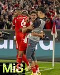 01.11.2025, Fussball Bundesliga 2025/2026, 9.Spieltag, FC Bayern Mnchen - Bayer Leverkusen, in der Allianz-Arena Mnchen, Torjubel Jonathan Tah (FC Bayern Mnchen), Tom Bischof (Bayern Mnchen), Aleksandar Pavlovic (Bayern Mnchen)  