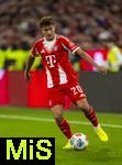 01.11.2025, Fussball Bundesliga 2025/2026, 9.Spieltag, FC Bayern Mnchen - Bayer Leverkusen, in der Allianz-Arena Mnchen, Tom Bischof (Bayern Mnchen) am Ball 